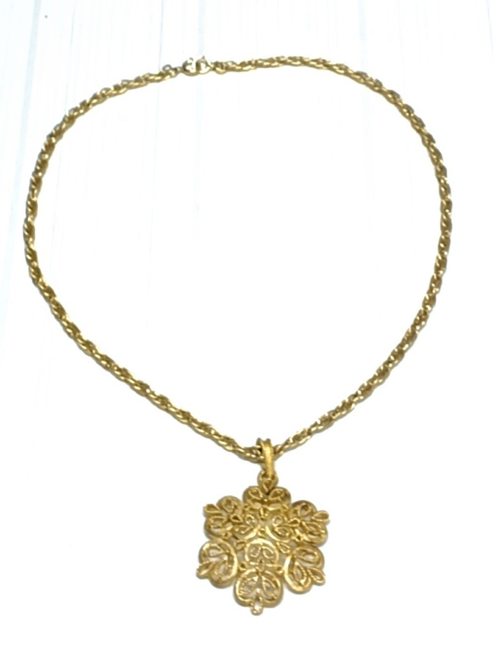 Trifari Gold Filigree Pendant with Twisted Rope Chain - Picture 4 of 11